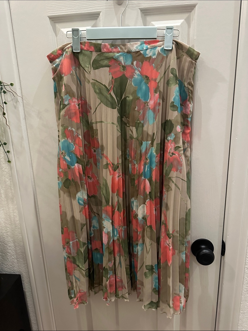 Classic Floral Pleated Midi Skirt in Beige with Coral & Teal